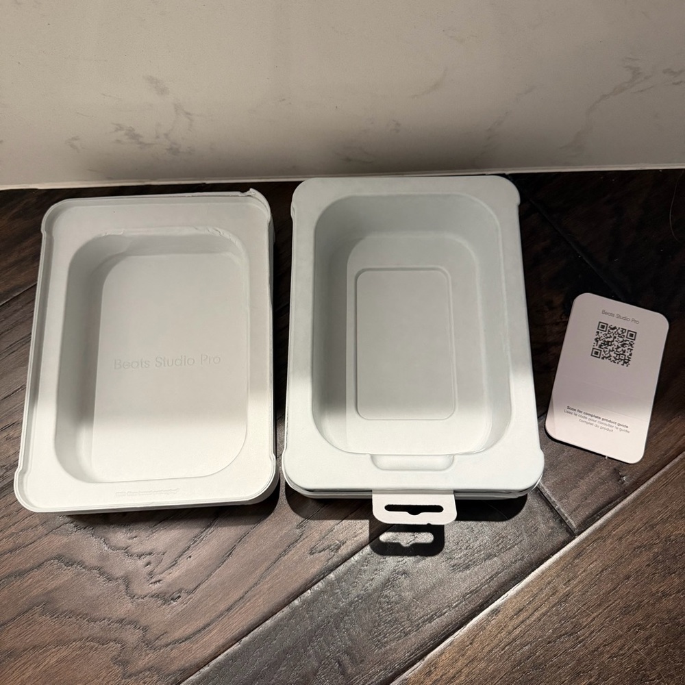 Empty Beats Studio Pro box with care instructions